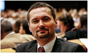 Wałęsa jest w szpitalu i prosi o modlitwę! Jaroslaw Walesa Postanowil Jako Jedyne Dziecko Lecha Walesy Pojsc W Slady Ojca I Dzialac W Polityce Na Jaw Wychodza Je Fictional Characters Jaroslaw Character