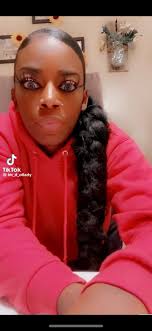 Yall remember the girl who got gorilla glue stuck in her hair she made a  movie 😮 CC: