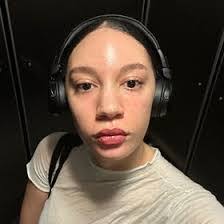 Alisa Fuller's Instagram, Twitter & Facebook