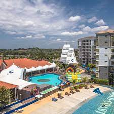 Rummen på melaka watercity hotel har ett kylskåp, luftkonditionering. Hotel Gold Coast Malacca International Resort Malaysia Bei Hrs Gunstig Buchen