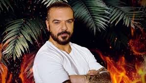 Οι τέσσερις πρώτοι κύκλοι προβλήθηκαν από τους δύο πρώτους κύκλους του survivor παρουσίασε ο γρηγόρης αρναούτογλου, τον τρίτο ο κωνσταντίνος μαρκουλάκης, τον τέταρτο ο γιάννης αϊβάζης. Papadopoyloy Triantafyllos Poia Einai Shmera H Sxesh Toys Star Gr