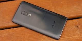 Обзор Meizu 15 Plus – скандальный, но ...