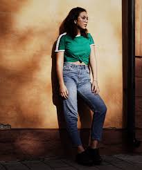 H&m jeans (mine are from a few seasons ago, but this is the same style) white ruffle top (wearing size april 08, 2020. Mom Jeans Vs Straight Jeans What S The Difference Mycasualstyle