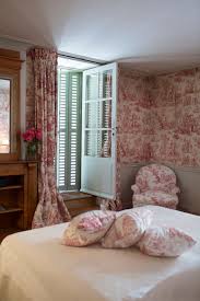 La Mirande Hotel 5 Etoile A Avignon En Face Du Palais Des Papes Provence France In 2020 Dado Rail Interior Wall Design Interior Walls
