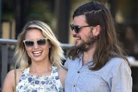 Jun 28, 2021 · dianna agron heaven is proudly affiliated with adoring carey mulligan, a comprehensive fansite dedicated to the talented actress and dianna's very good friend carey mulligan! Glee Star Dianna Agron Mumford Sons Sanger Winston Marshall Sie Sind Verlobt Gala De