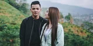 Prosesi tingkeban merupakan tradisi menyambut kelahiran anak pertama yang menginjak usia kandungan 7 bulan. Viral Beredar Undangan Pemberkatan Nella Kharisma Dan Dory Harsa Menikah Merdeka Com