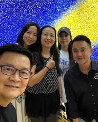 The first day of preview and art talk were successfully held yesterday. I  am grateful for the presence of Madame Victoria Lu, Mr. Zheng Naiming, and  Mr. Felix Kwok as guest speakers.