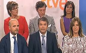 En 2003, muñiz pasó a formar parte de los servicios informativos de tve y en 2005 se convirtió en el rostro visible de «españa directo» hasta el fin del espacio en 2011. P Tve Estrena Temporada El Lunes Con Ana Blanco En El Td2 Y Pilar Garcia Muniz En El Td1 P