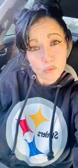 HOW MANY STEELERS FANS ON HERE LIVE OUTSIDE OF PITTSBURGH ❤️❤️❤️