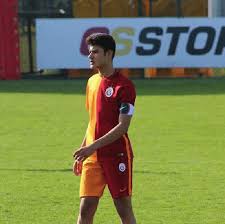Galatasaray altyapısından yetişen ve 11 milyon euro'ya stuttgart'a transfer olan ozan kabak, sosyal medya hesabından galatasaray ve galatasaray taraftarlarına veda mektubu yayınladı. Asgari Ucrete Galatasaray La Profesyonel Sozlesme Imzalamisti Simdi Liverpool A Gitti Iste Ozan Kabak In Muhtesem Yukselisi Liverpool Haberleri