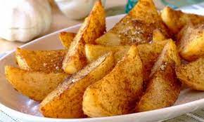 Il tortino di patate possiamo condirlo come più ci piace: Patate Al Forno Ricette Per Farle Croccanti Gratinate O Ripiene Greenme