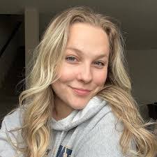 Stacy Ritter's Instagram, Twitter & Facebook