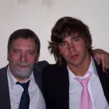 Formó parte del elenco de chiquititas, rebelde way. En Plena Cuarentena El Ex Chiquititas Agustin Sierra Sufrio La Muerte De Su Padre