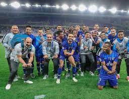 لاعبو الهلال يحتفلون ببندر نجل الشلهوب على طريقتهم الخاصة صور سعودي 360 احتفل لاعبو الهلال اليوم بقدوم بندر مولود محمد الشلهو Soccer Field Soccer Sports
