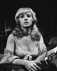 İçkici ve namussuz bir sokak vaizi olan elmer gantry, gezici bir ibadethanede çalışmaya başlar. 120 Shirley Jones B 1934 Ideas Shirley Jones Shirley David Cassidy