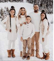 20 Black Holiday Portraits To Put You In The Holiday Spirit Family Photoshoot Outfits Family Christmas Outfits Family Christmas Pictures Outfits