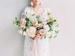 Lilac Peach Make An Unbelievably Pretty Color Palette Wedding Flower Guide Peach Wedding Flowers Modern Wedding Flowers