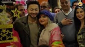 مغني وممثل مصري، ولد في محافظة الشرقية، ثم انتقل للعيش في القاهرة، اضطرته ظروفه الصعبة إلى النزول إلى سوق العمل بسن مبكرة. Ø²ÙˆØ¬Ø© Ø­Ù…Ø§Ø¯Ø© Ù‡Ù„Ø§Ù„ ØªØ«ÙŠØ± Ø§Ù„Ø¬Ø¯Ù„ Ø¨Ø¹Ø¯ Ø®Ù„Ø¹Ù‡Ø§ Ù„Ù„Ø­Ø¬Ø§Ø¨ ÙÙŠ Ø¹ÙŠØ¯ Ù…ÙŠÙ„Ø§Ø¯Ù‡ Arab Celebrity News Ø£Ø®Ø¨Ø§Ø± Ø§Ù„ÙÙ† Youtube