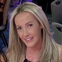 Hilary Barr's Instagram, Twitter & Facebook