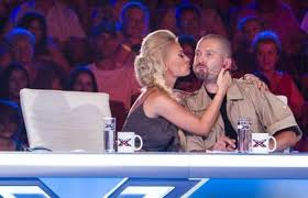 Biblioteca mea e împărțită în două. Delia S A Iubit Cu O Mare VedetÄƒ Ce IubiÈ›i A Avut Artista Inainte De A È™i CunoaÈ™te SoÈ›ul