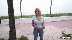 ▷ Victoria Liu in Victoria Liu takes Big Dick! (Photo 192) | Bangbros