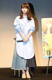 写真特集 7 8枚 多部未華子 アシメの個性派スカートをスタイリッシュに シルバー パールで上品さも 毎日キレイ ファッション ファッションアイデア 東京ファッション