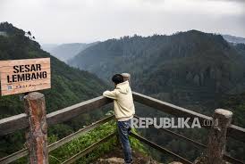 Arahangempa ini dirasakan untuk diteruskan pada masyarakat. Kabar Gempa Besar 2021 Karena Sesar Bandung Bmkg Hoaks Republika Online