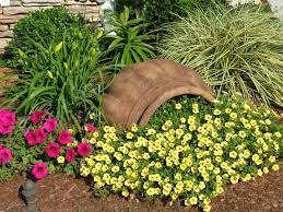 15 Wonderful Diy Spilling Flower Pot Will Spill Joy Into Your Garden The Art In Life Garden Containers Backyard Garden Design Plants