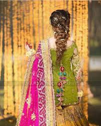 Pin By Esha Shaukat On Mehndi Pakistani Bridal Hairstyles Bridal Dresses Pakistan Pakistani Wedding Dresses