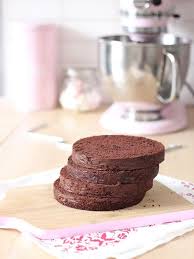 C Est La Recette Incontournable Du Moment Pour Tous Vos Gateaux En Pate A Sucre Le Molly Cake Est Un Biscu Cake Chocolat Gateaux Et Desserts Gateau De Pates