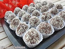 Versez la noix de coco râpée dans une assiette. Les Meilleures Recettes De Nutella Et Noix De Coco