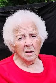 Sandra Skeens's Instagram, Twitter & Facebook