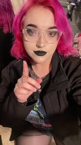 sierra baby give me one chance please. i know youre married but hes just a  guy c’mon #sierradeaton #lukehemmings