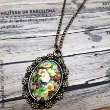 Bayan Liya Retro Kolye Cicekler 01 Uygun Fiyatli Binlerce Urun Popvitrin Com Da Sizi Bekliyor Hemen Tiklayin Kolyeler Retro Cicek