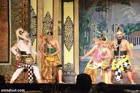 Wayang orang sriwedari dalam struktur organisasi diparsenibud kotamadya surakarta dikelola oleh seksi pengendalian dan pelestarian aset seni dan budaya, tanggung jawab diparsenibud adalah meliputi dukungan dana pembiayaan produksi gaji seluruh anak wayang dan seluruh staf wayang. Di Balik Layar Agra Dan Wayang Orang Sriwedari Di Kota Solo Omnduut