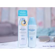 Saat pertama kali diaplikasikan, sunscreen ini akan terasa berminyak. 5 Rekomendasi Sunscreen Di Bawah Harga 50 Ribu Rupiah Yang Wajib Ada Dalam Makeup Pouch Kalian Semua Halaman Stylo