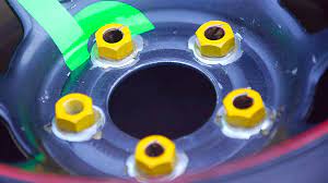 This one's easy for me because it used to be one of my duties in the pits. Talladega Offers First Test Of Nascar S Renewed Focus On Lug Nuts Safety Sporting News