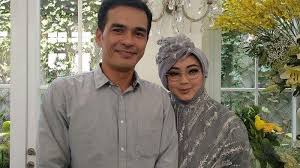 Profil dan biodata rina gunawan, istri teddy syach yang meninggal dunia di usia 46 tahun, geluti bisnis event dan wedding organizer (wo). Innalillahi Kabar Duka Rina Gunawan Meninggal Dunia Sang Suami Teddy Syah Bakal Beri Keterangan Banjarmasin Post