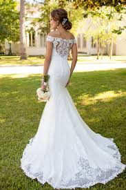 Es ist verkauft von npcs. Weisses Brautkleid Mit Spitze Im Fit And Flare Schnitt Schulterfrei Mit Schleppe Und Elegantem Rucken Von Stella York Modell 6639 Heiraten Mit Braut De