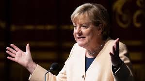 Live angela merkel überreicht den diesjährigen award for humanity in  lissabon
