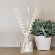 J Ai Ete Horrifie De Voir Le Prix Des Diffuseurs De Parfum Dans Le Magasin Le Mien Venait De Chez Zara Home Lorsqu I Diffuseur Parfum Parfum Maison Diffuseur