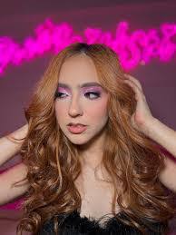 Alexis Hillman's Instagram, Twitter & Facebook