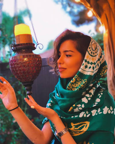 Kelaghayi is a symbol of respect, nobility and devotion. This beautiful  silk scarfs are dyed with vegetable dyes, and artisans use wood blocks and  oils to stamp patterns. The process of making
