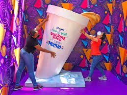 Exposición #Selfiando, artistas plásticos, teatro y gastronomía, oferta de  los malecones para el feriado -