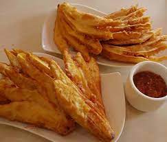 Yuk kita bereksperimen di dapur! Di Sulawesi Pasangan Terbaik Pisang Goreng Adalah Sambal Pedas