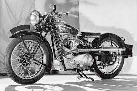 Steel tubular frame and swingarm. Royal Enfield