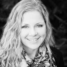 Amber Gildersleeve's Instagram, Twitter & Facebook