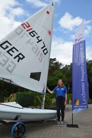 It is a singlehanded boat, meaning that it is sailed by one person. Feierliche Ubergabe Laser Radial