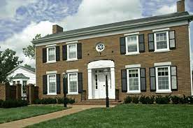 Garages were incorporated into the design — unlike the barns and storage structures of colonial days, modern americans live in more confined spaces and want their vehicles close by. Pictures Of Colonial Revival And Neocolonial Houses
