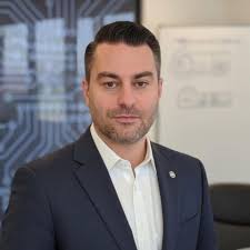 When a Giant Octopus Decides to Make a Splash 🐙